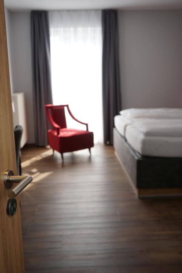 Hotel Gruener Baum كاوفبويرن المظهر الخارجي الصورة
