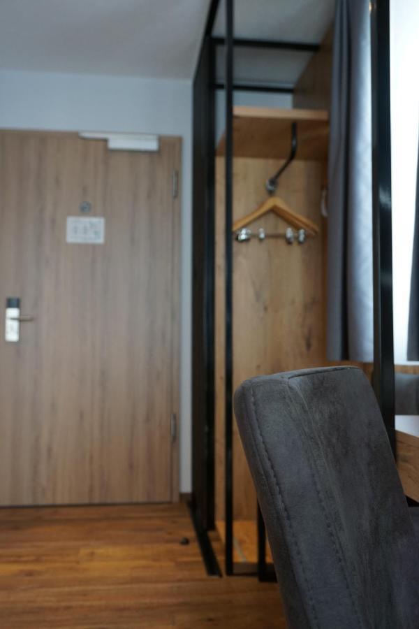 Hotel Gruener Baum كاوفبويرن المظهر الخارجي الصورة