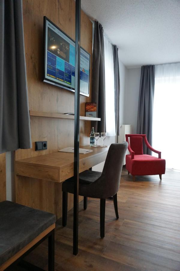 Hotel Gruener Baum كاوفبويرن المظهر الخارجي الصورة