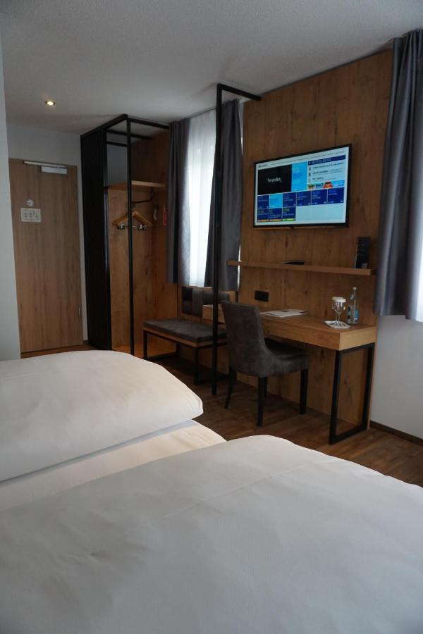 Hotel Gruener Baum كاوفبويرن المظهر الخارجي الصورة