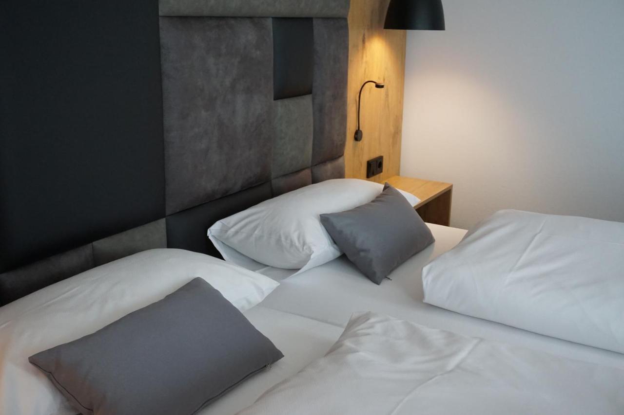Hotel Gruener Baum كاوفبويرن المظهر الخارجي الصورة