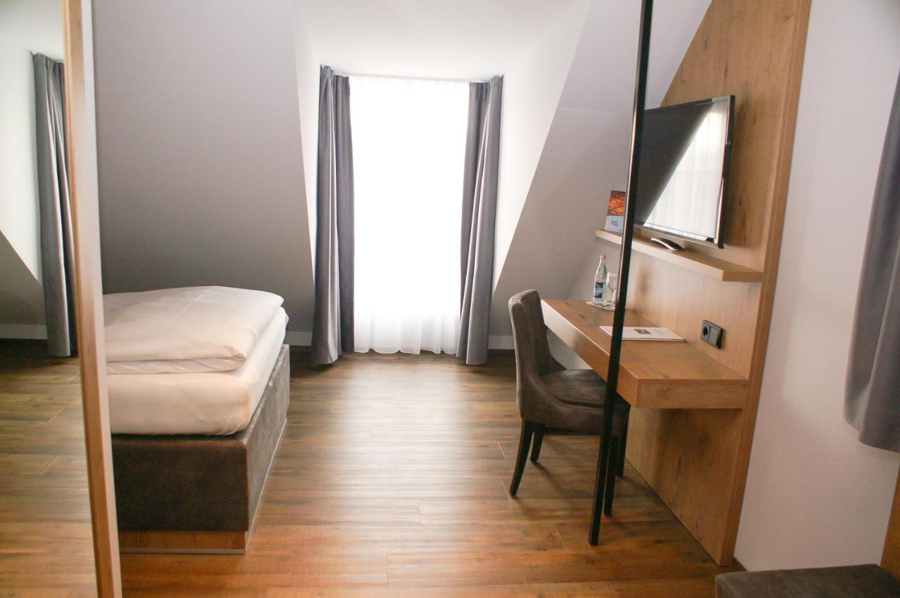 Hotel Gruener Baum كاوفبويرن المظهر الخارجي الصورة
